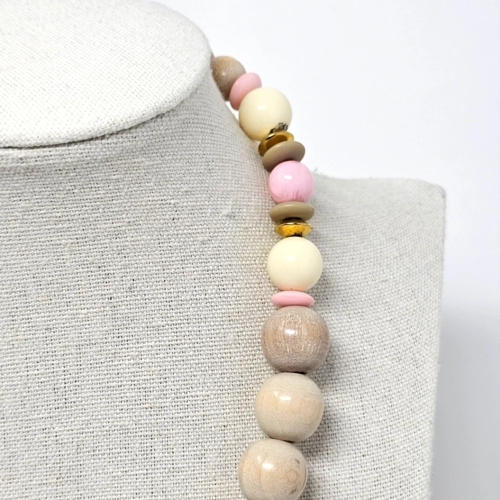 Vtg Beaded Wood and Acrylic Necklace with Pastel Accents - Picture 5 of 8